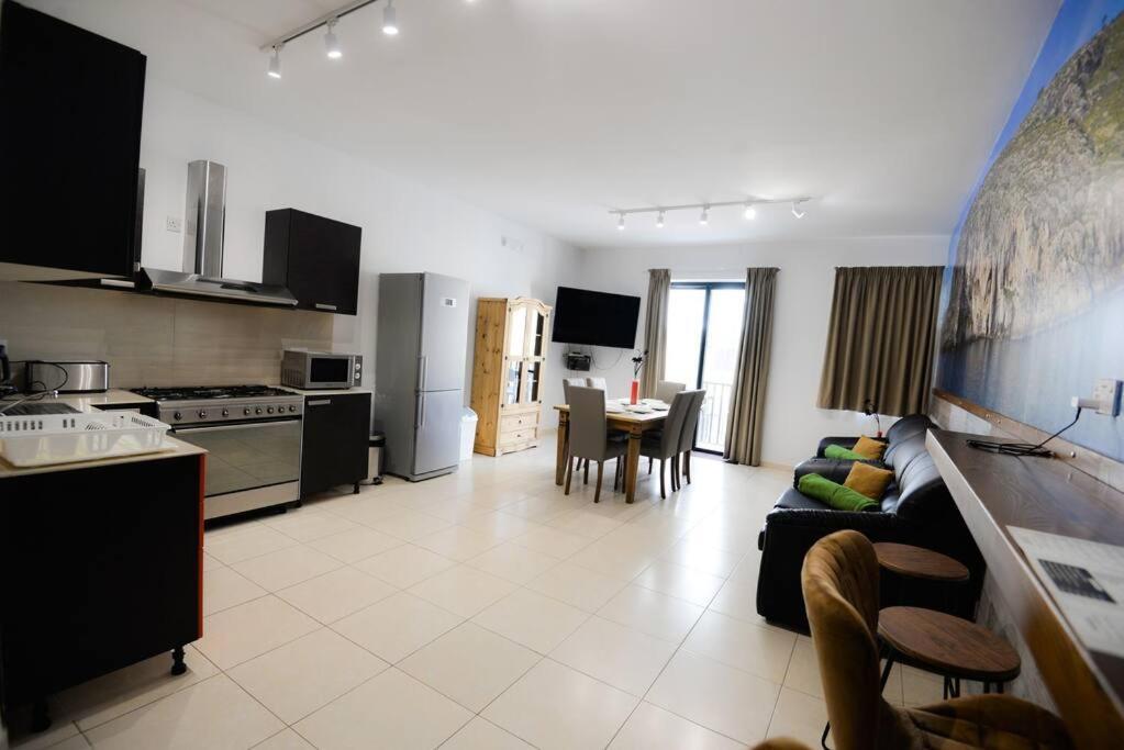 Seaside Xlendi Apartment Bagian luar foto